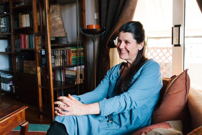 Read more about the article Η «ΜΑΜΑΚΑ» κ. Jackie Poitras συζητά με την Cannaboss